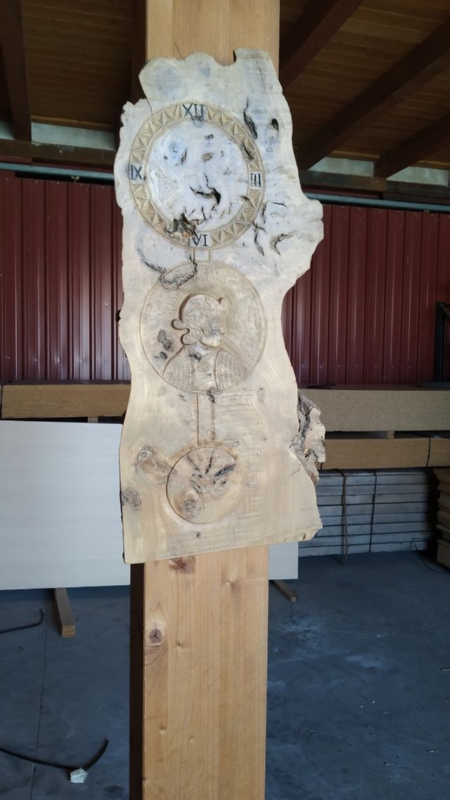 reloj tallado negrrillo