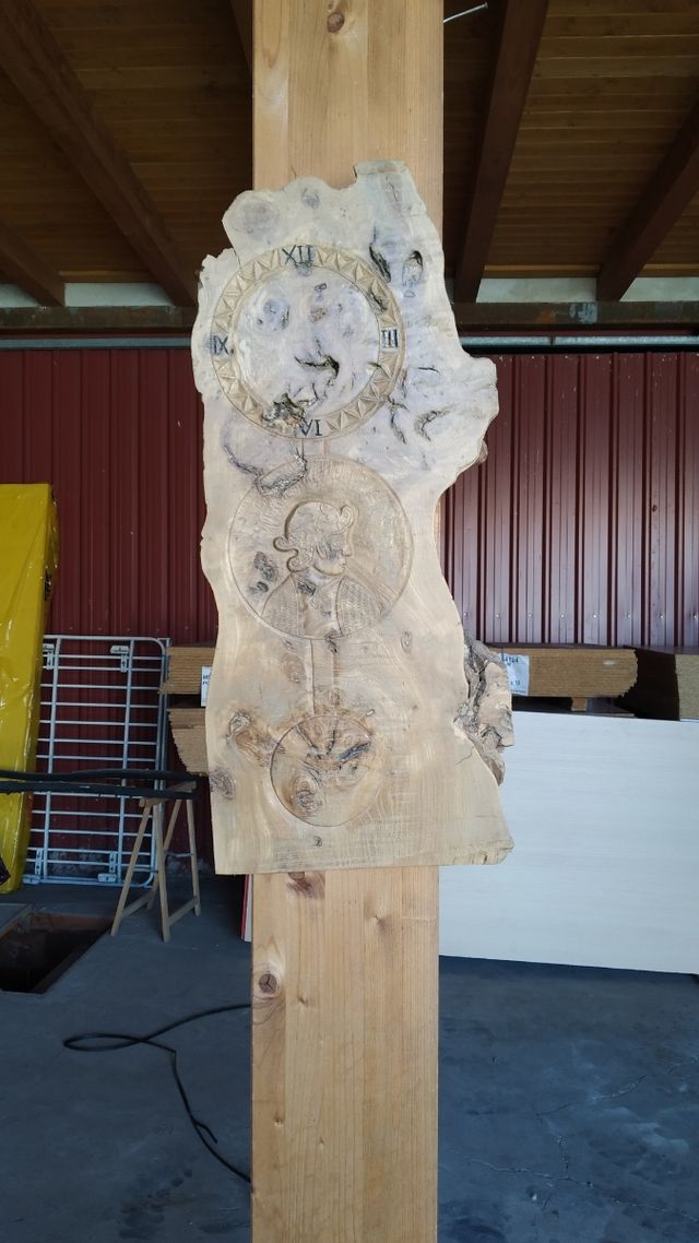 reloj tallado negrrillo