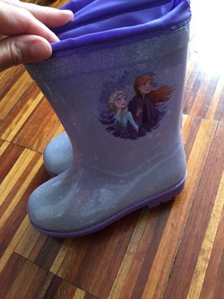 Botas de agua niña talla 27 de segunda mano por 5 EUR en Lugo en WALLAPOP