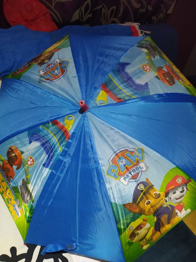Paraguas y impermeable Patrulla Canina.