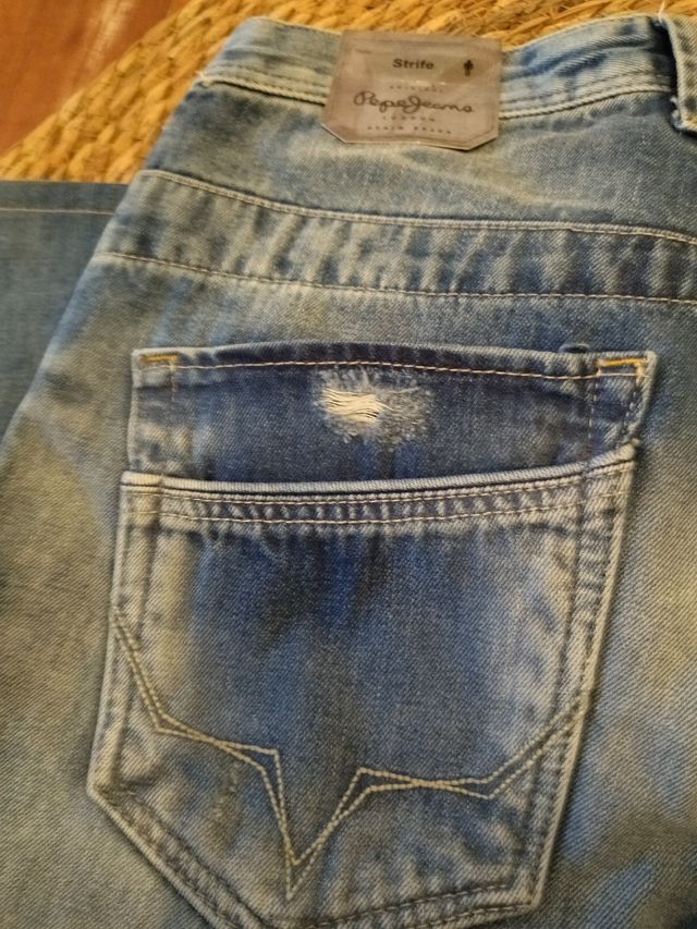 VAQUEROS PEPE JEANS LONDON. STRIFE