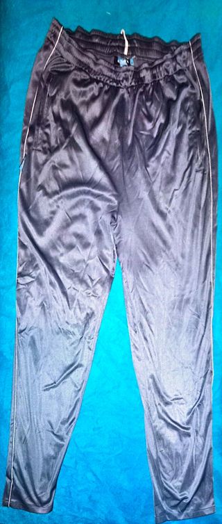 Pantalones chándal hombre(baratos y chulos)toma de segunda mano por 3 EUR  en Motril en WALLAPOP