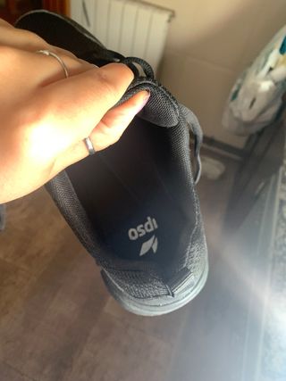 Zapatillas ipso de segunda mano por 10 EUR en Jaén en WALLAPOP