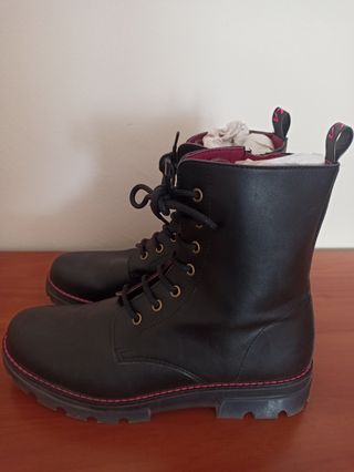 Botas militares Paola de Pablosky n°40 de segunda mano por 20 EUR en  Alcañiz en WALLAPOP