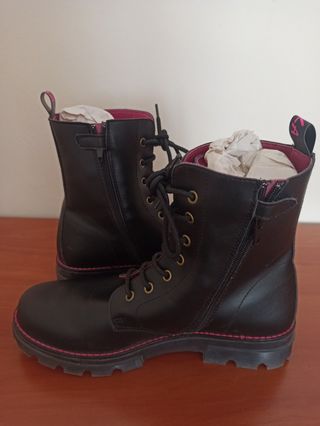 Botas militares Paola de Pablosky n°40 de segunda mano por 20 EUR en  Alcañiz en WALLAPOP