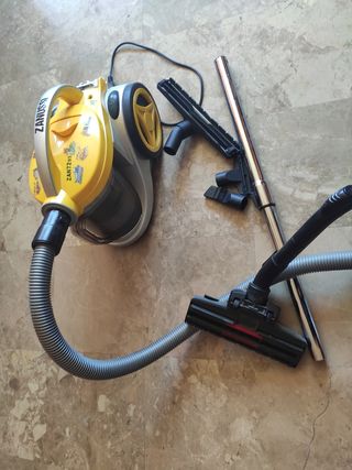 ASPIRADORA ZANUSSI SIN BOLSA de segunda mano por 35 EUR en La Pobla de  Vallbona en WALLAPOP