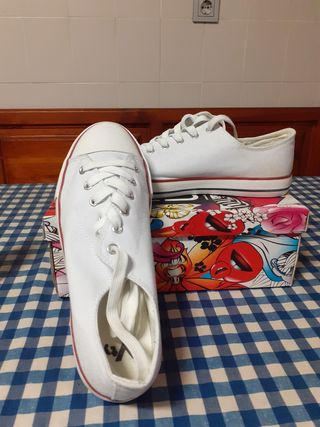 Zapatillas Roxy blancas de segunda mano por 15 EUR en Zaragoza en WALLAPOP