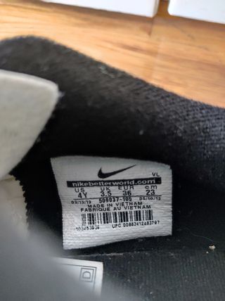Botas futbol nike 36 de segunda mano por 25 EUR en Barcelona en WALLAPOP