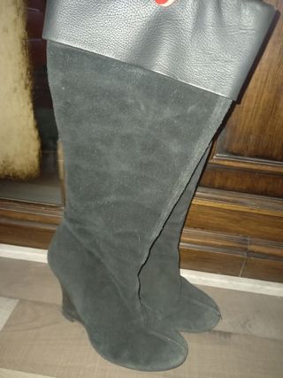 Botas de piel altas talla 35 de segunda mano por 18 EUR en Valencia en  WALLAPOP
