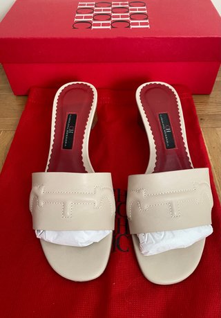 Sandalia tacón Carolina Herrera T.37 de segunda mano por 180 EUR en Madrid  en WALLAPOP