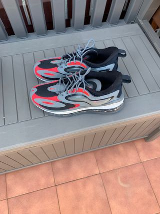 Nike Air Max 720 talla 44 de segunda mano por 50 EUR en Colindres en  WALLAPOP