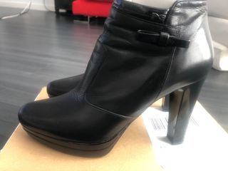 Botines negros Nero Giardini de segunda mano por 80 EUR en Lleida en  WALLAPOP