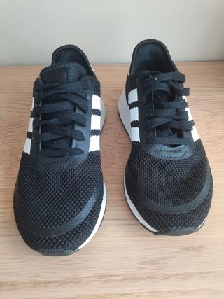 Zapas Adidas talla 35 de segunda mano por 30 EUR en A Coruña en WALLAPOP