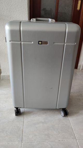 Maleta ENORME de segunda mano por 30 EUR en Leganés en WALLAPOP