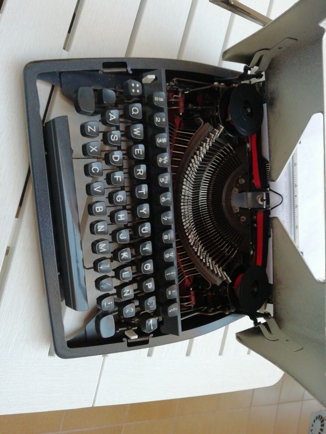máquina de escribir Olympia Mónica
