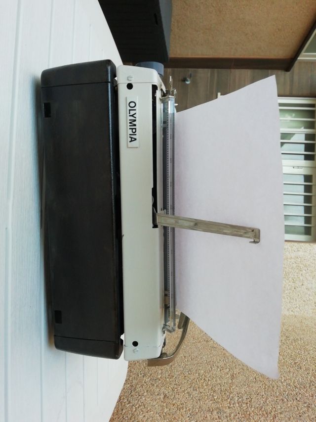 máquina de escribir Olympia Mónica