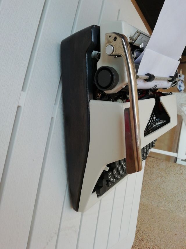 máquina de escribir Olympia Mónica