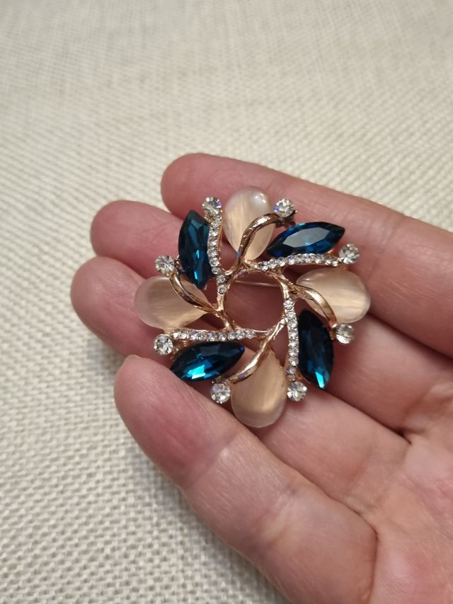 bonito broche estilo vintage NUEVO