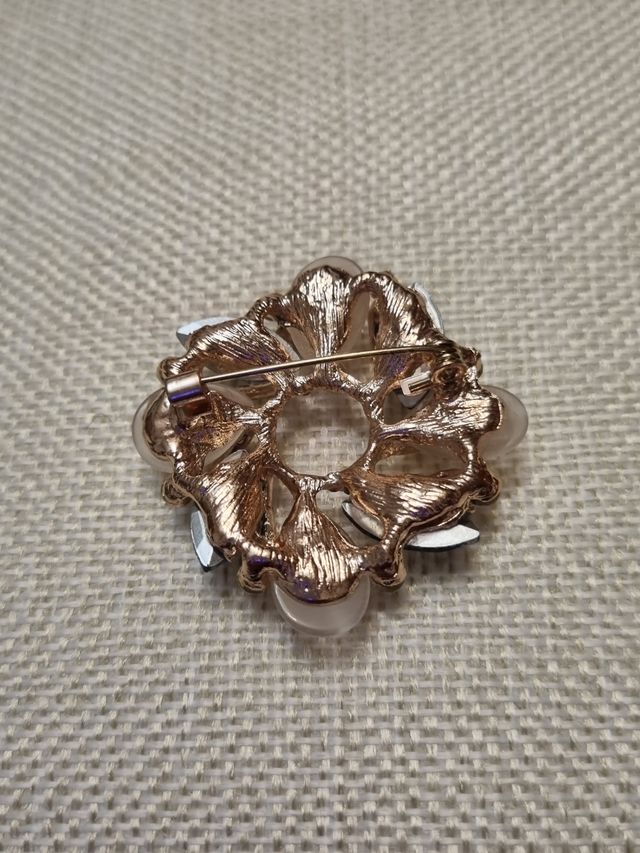 bonito broche estilo vintage NUEVO