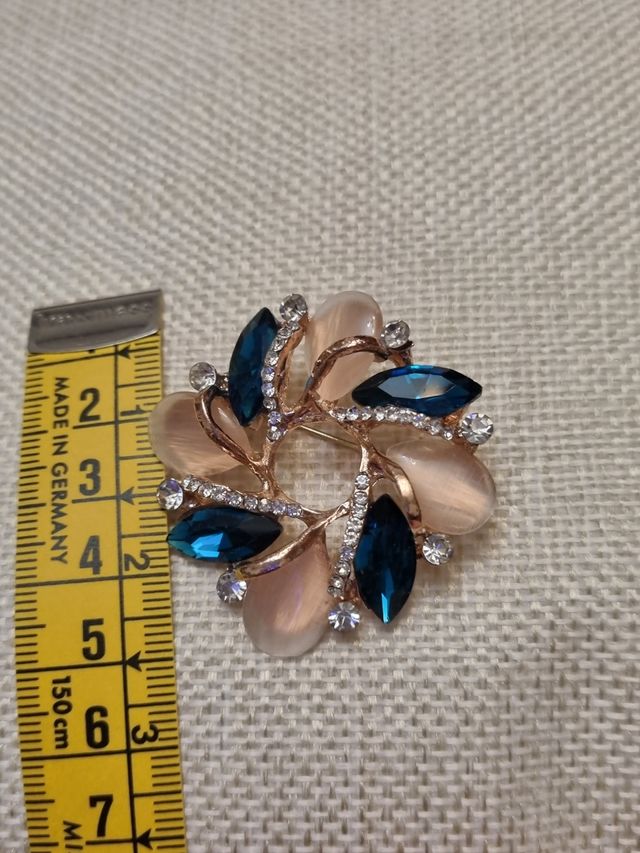 bonito broche estilo vintage NUEVO