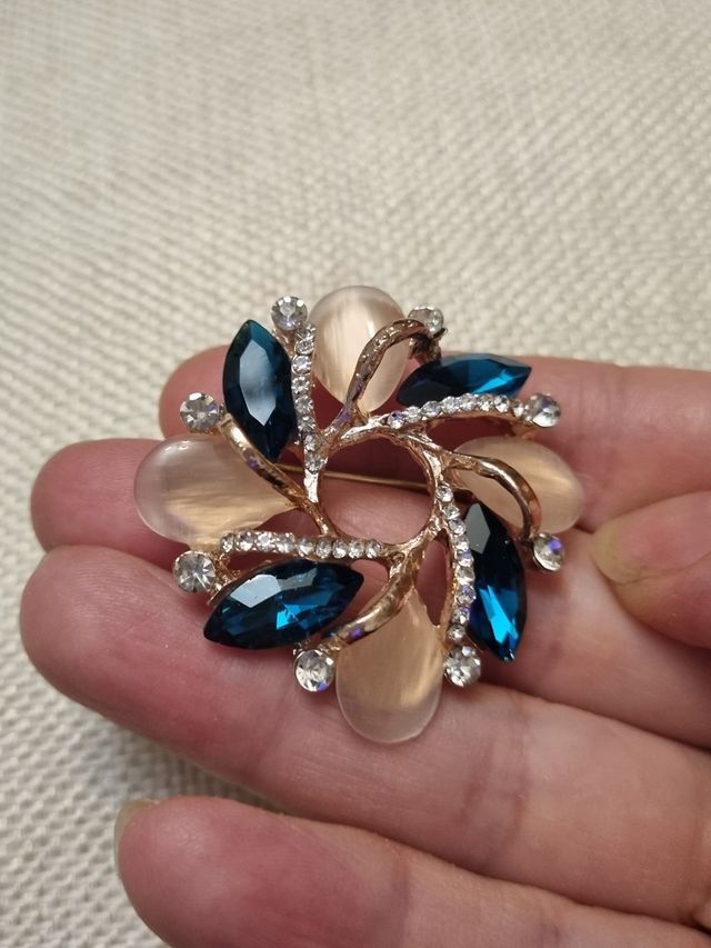 bonito broche estilo vintage NUEVO