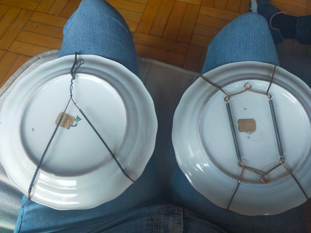 Dos platos decorativos. Royal Gijón.