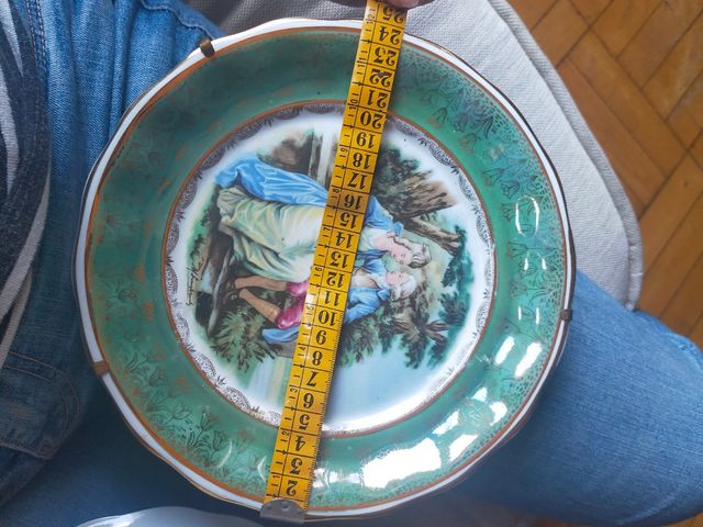 Dos platos decorativos. Royal Gijón.