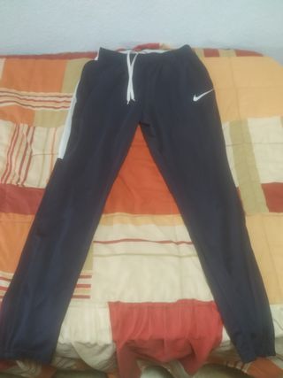 PANTALON CHANDAL NIKE AZUL MARINO TALLA S de segunda mano por 15 EUR en  Fuenlabrada en WALLAPOP