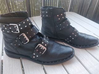Botines Stradivarius de segunda mano por 6 EUR en Alcalá de Henares en  WALLAPOP