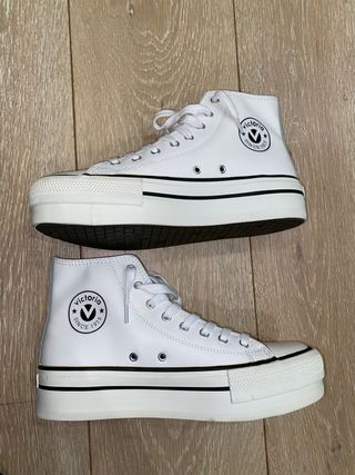 Victoria Doble suela blancas de segunda mano por 40 EUR en Madrid en  WALLAPOP