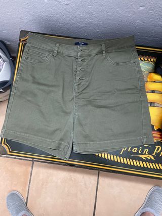 Pantalón vaquero corto de Kiabi talla 40 de segunda mano por 8 EUR en Palma  de Mallorca en WALLAPOP