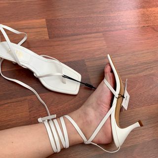 Sandalias de dedo Zara 40 cuero de segunda mano por 50 EUR en Vigo en  WALLAPOP