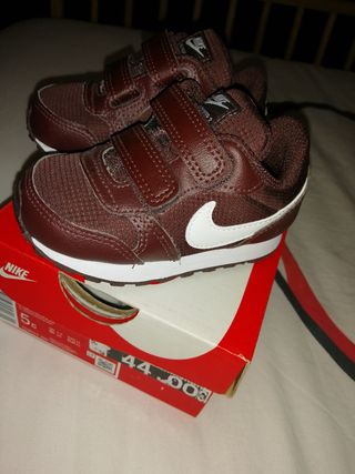 Zapatillas Nike talla 21 de segunda mano por 20 EUR en Málaga en WALLAPOP