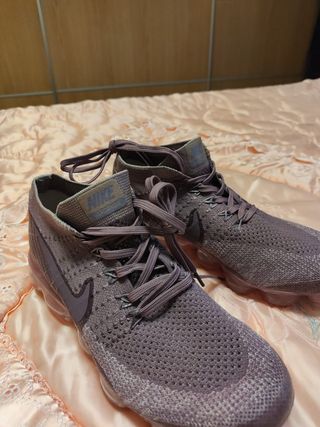 ZAPATILLAS NIKE VAPORMAX NÚMERO 38 NUEVAS de segunda mano por 70 EUR en  Badajoz en WALLAPOP