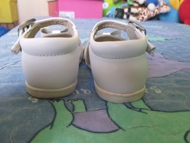 Sandalias blancas bebé niña