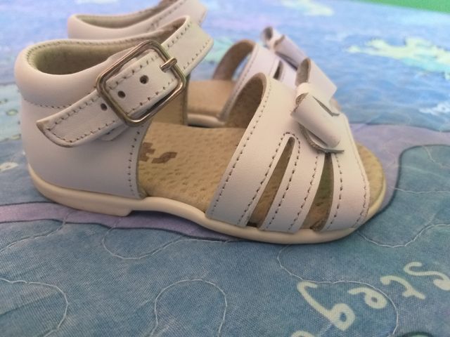 Sandalias blancas bebé niña
