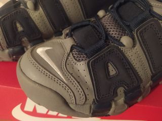 NIKE UPTEMPO GRISES Y AZULES TALLA 39 de segunda mano por 110 EUR en  Barcelona en WALLAPOP