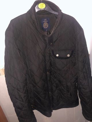 Chaquetón jvz de segunda mano por 18 EUR en Sevilla en WALLAPOP