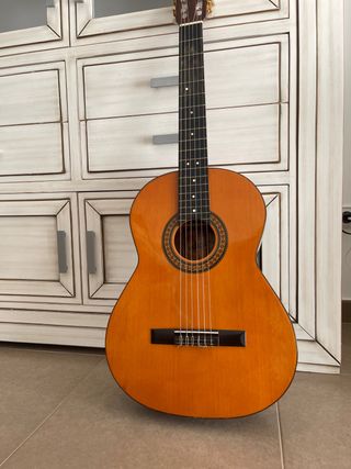 Guitarra Admira modelo carmen de segunda mano por 95 EUR en Urbanizacion  Las Nieves en WALLAPOP