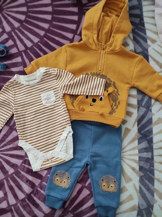 Ropa bebé conjunto de segunda mano por 6 EUR en Parla en WALLAPOP