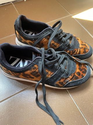 Zapatillas leopardo Zara de segunda mano por 7 EUR en Barcelona en WALLAPOP