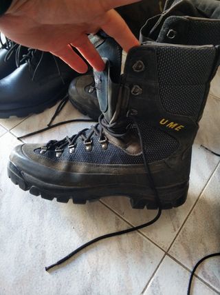 Botas alta montaña, ejército UME de segunda mano por 80 EUR en Los Dolores  en WALLAPOP