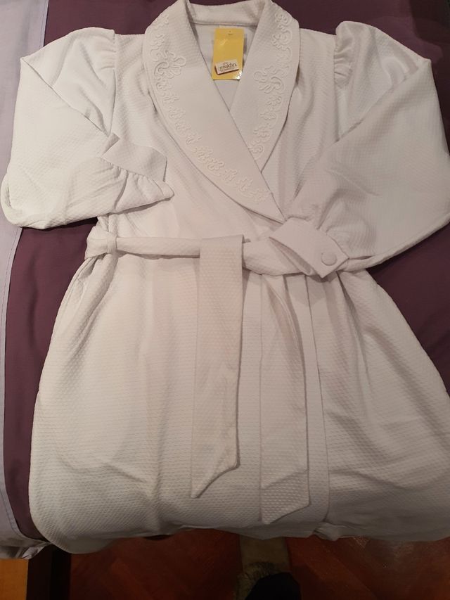 Bata casa mujer. NUEVA.