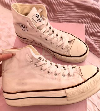 Zapatillas bota Victoria blanca. de segunda mano por 15 EUR en Alaquas en  WALLAPOP