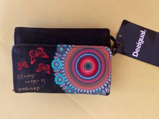 Cartera desigual mujer de segunda mano por 14 EUR en Viladecans en WALLAPOP