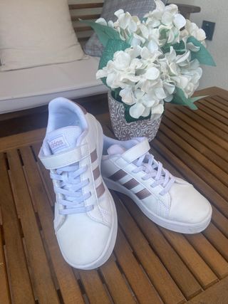 Zapatillas ADIDAS 33 de segunda mano por 20 EUR en Cáceres en WALLAPOP