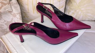 Zapato tacón color berenjena de segunda mano por 18 EUR en Madrid en  WALLAPOP