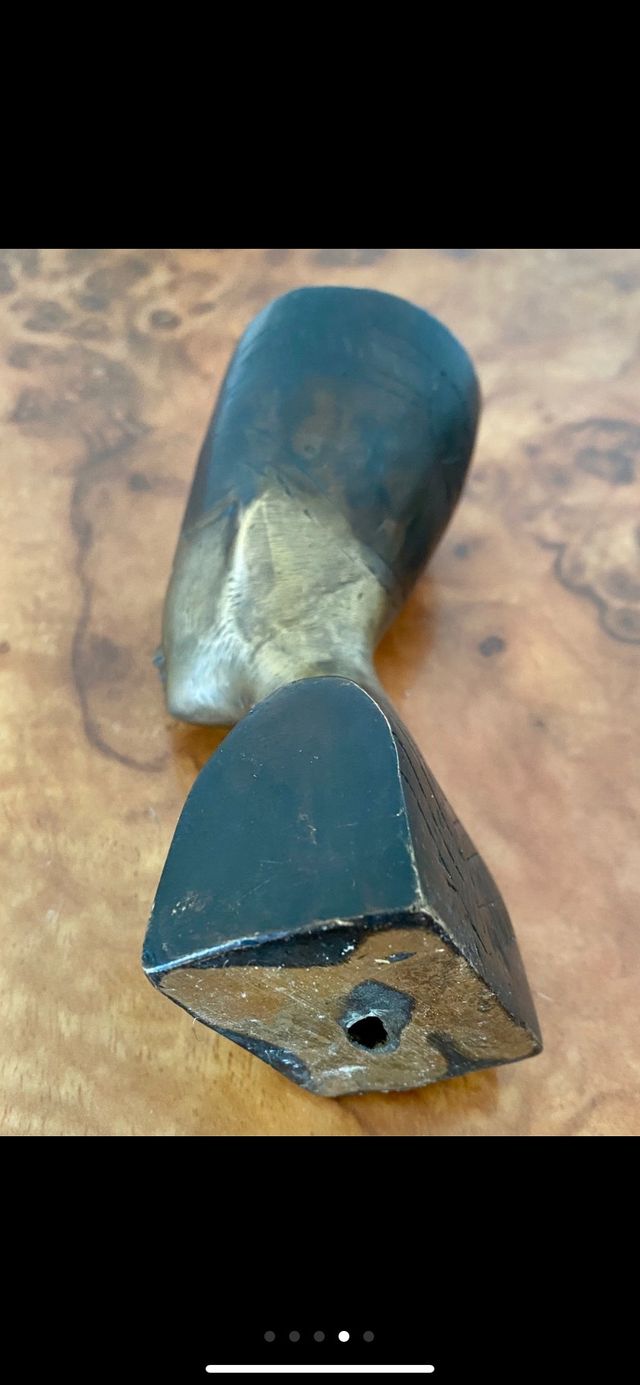 Antigua figura en bronce Nefertiti