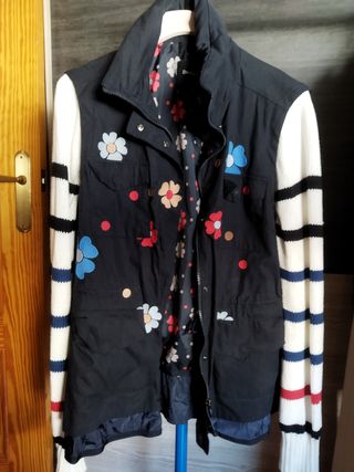 Chaqueta Desigual de segunda mano por 40 EUR en Motilla del Palancar en  WALLAPOP