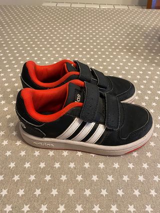 Zapatillas niño Adidas talla 30 de segunda mano por 10 EUR en Sant Feliu de  Llobregat en WALLAPOP